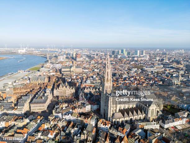 aerial view of antwerp with the cathedral of our lady (onze-lieve-vrouwekathedraal), city and
river scheldt. - provincia di anversa belgio foto e immagini stock