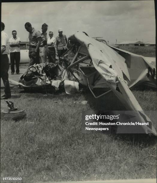 Airplane fatalities - Texas Fatal plane crash on Pearland airport. Airplane disasters - Texas