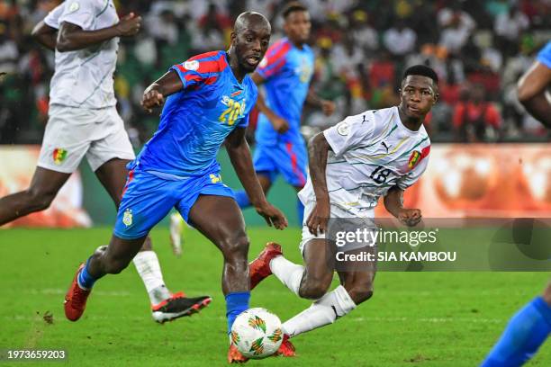 Congo's forward Yoane Wissa fights for the ball with Guinea's midfielder Aguibou Camara during the Africa Cup of Nations 2024 quarter-final football...