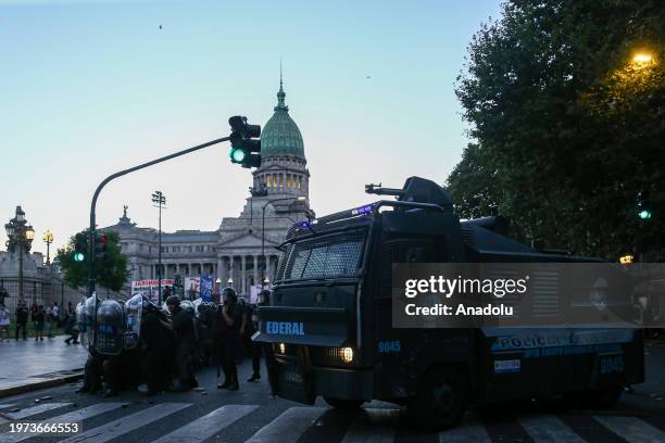 Strong police repression against protesters who oppose the law promoted by Javier Milei, which seeks to give him power over the constitution to make...