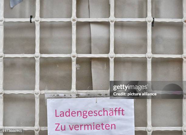 February 2024, Brandenburg, Calau: A note with the words "Shop for rent" hangs in the window of an empty store. It is a sad picture in many of...