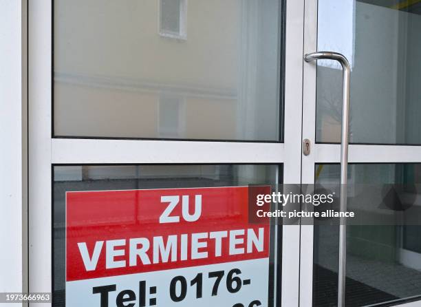 February 2024, Brandenburg, Calau: A sign reading "For rent" hangs in the window of an empty store. It is a sad picture in many of Brandenburg's city...