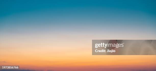 sky at dusk - romantische stimmung stock-fotos und bilder