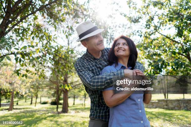 cheerful elderly couple share an affectionate moment - milestone stockfoto's en -beelden