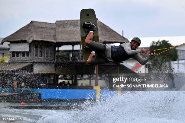 Wake Riders 4,218 Wakeboarding Stock Photos, High-Res Pictures, and Images - Getty ...