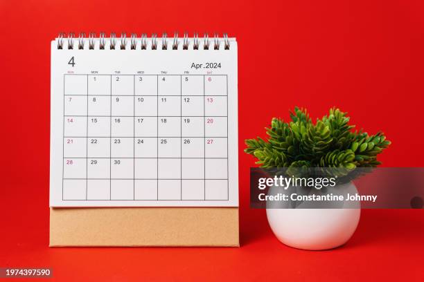 april 2024 calendar with green plant. planning ahead. - week four stockfoto's en -beelden