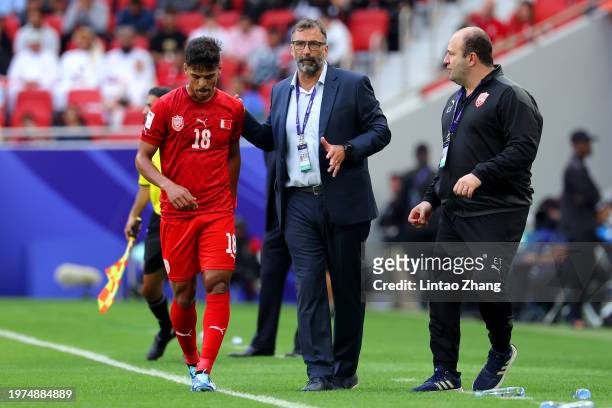 Juan Antonio Pizzi Torroija, Head Coach and Mohamed Adel of Bahrain talk during the AFC Asian Cup Round of 16 match between Bahrain and Japan at Al...