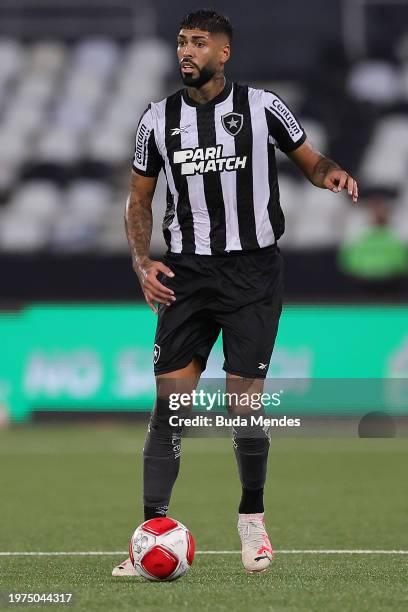 Alexander Barboza of Botafogo controls the ball during a Campeonato Carioca 2024 match between Botafogo and Portuguesa at Estadio Olímpico Nilton...