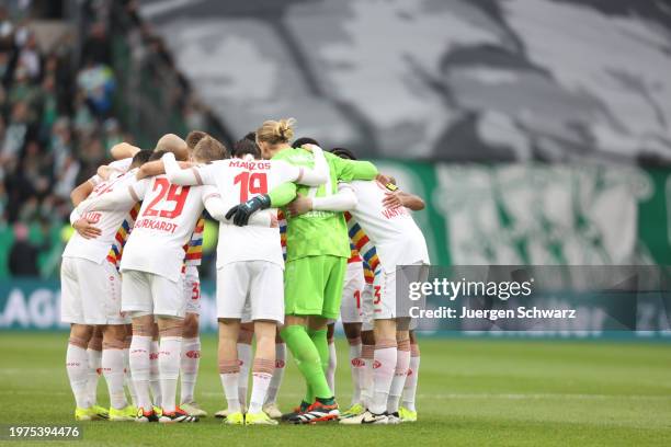 Players of Mainz stand in a circle at the Bundesliga match between 1. FSV Mainz 05 and SV Werder Bremen at MEWA Arena on February 3, 2024 in Mainz,...