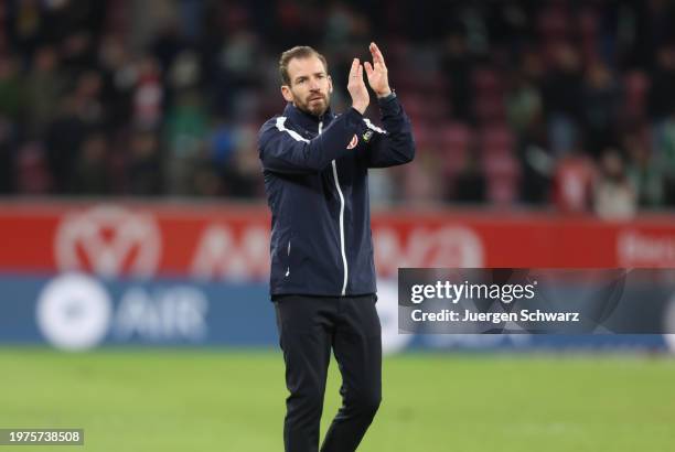 Manager Jan Siewert of Mainz applauds after during the Bundesliga match between 1. FSV Mainz 05 and SV Werder Bremen at MEWA Arena on February 3,...