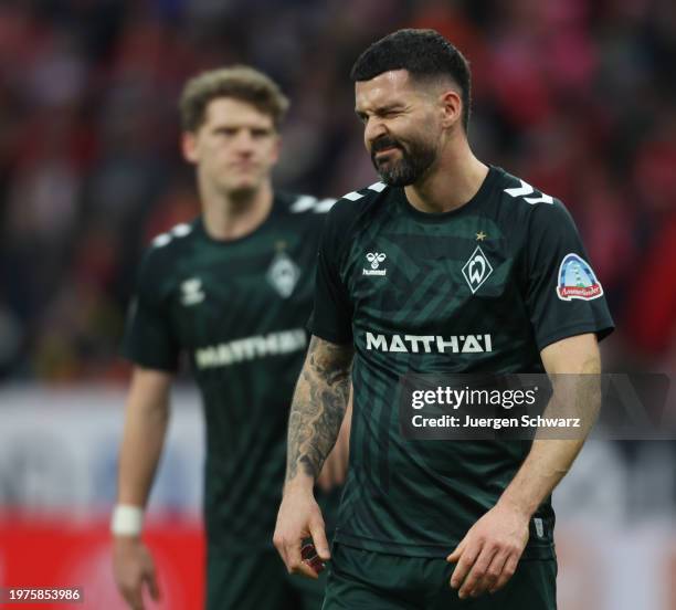 Anthony Jung of Bremen closes an eye during the Bundesliga match between 1. FSV Mainz 05 and SV Werder Bremen at MEWA Arena on February 3, 2024 in...