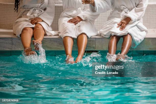 three senior black women in a health spa - établissement de cure photos et images de collection