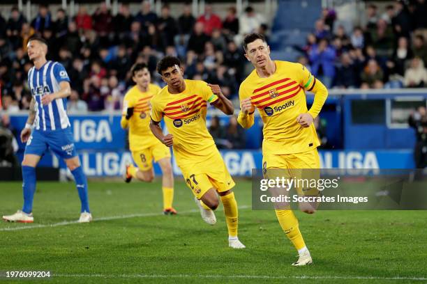 Robert Lewandowski of FC Barcelona celebrates 0-1 during the LaLiga EA Sports match between Deportivo Alaves v FC Barcelona at the Mendizorroza...