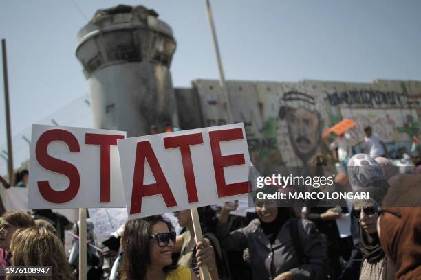 Palestinian women demonstrate at the Qalandia Israeli checkpoint in the West Bank, near Ramallah, on September 17, 2011 in support the Palestinian...