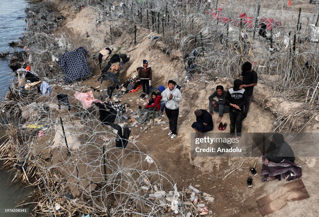 Border Patrol Moves Migrants Away From Eagle Pass In Texas