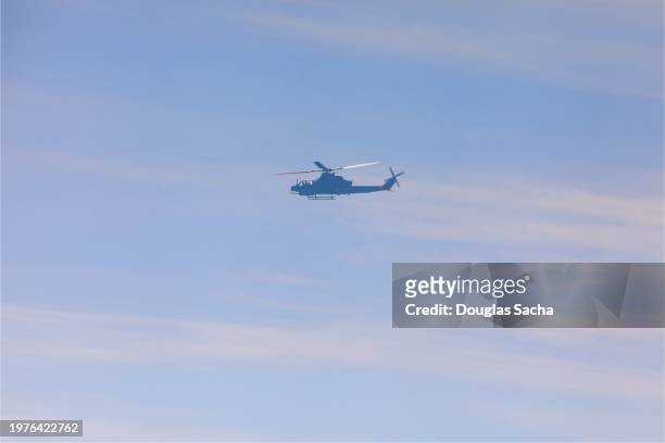 us marines military helicopter - ah-1 super cobra attack helicopter - attack helicopter stock pictures, royalty-free photos & images