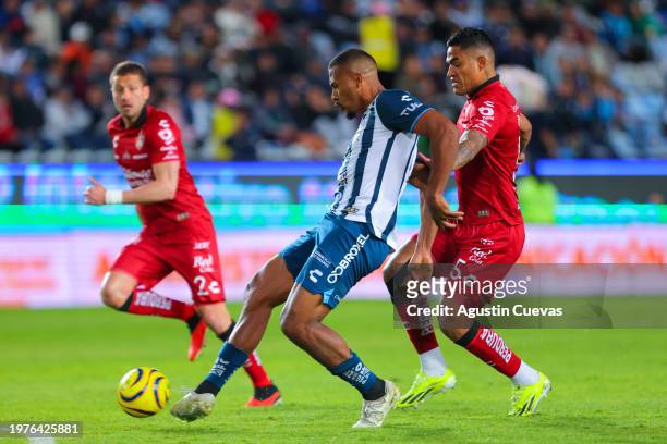 Jose Salomon Rondon of Pachuca fights for the ball with Anderson Santamaria of Atlas during the 4th round match between Pachuca and Atlas as part of...
