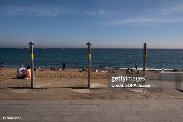 The public shower service on Barceloneta beach is out of service due to water restrictions. Catalonia has entered the emergency phase of water...