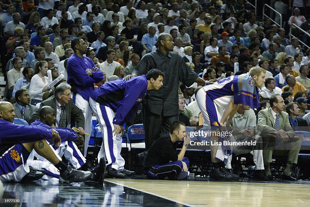 Suns bench watches final seconds of game