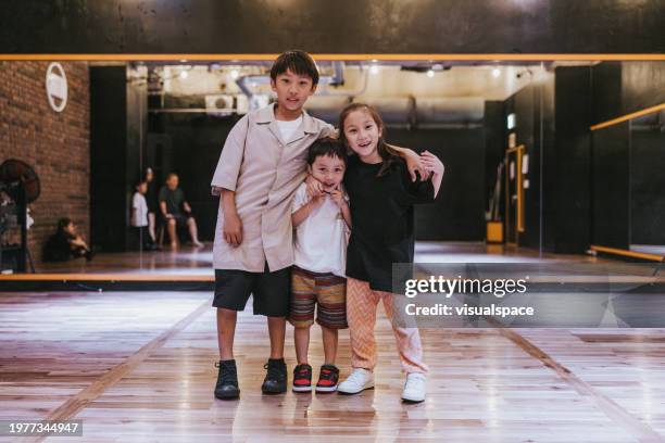 three japanese boys and girl in hiphop dance studio - just dance 3 stock pictures, royalty-free photos & images