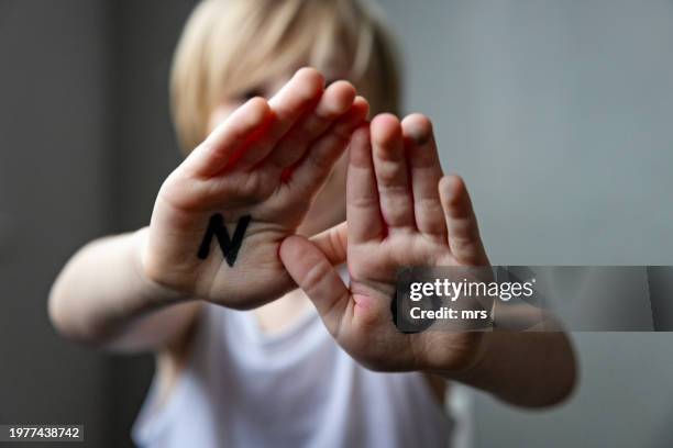 no - kindermishandeling stockfoto's en -beelden