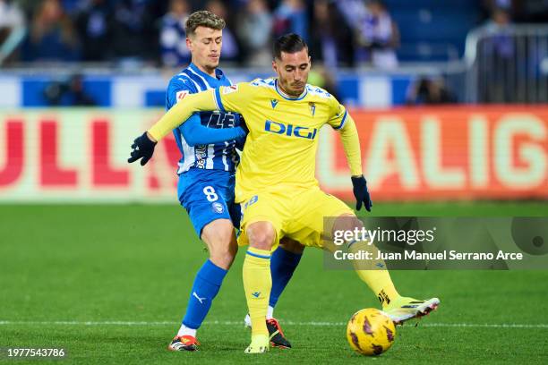 Antonio Blanco of Deportivo Alaves duels for the ball with Sergi Guardiola of Cadiz CF during the LaLiga EA Sports match between Deportivo Alaves and...