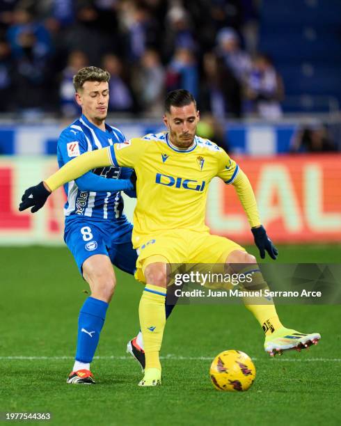 Antonio Blanco of Deportivo Alaves duels for the ball with Sergi Guardiola of Cadiz CF during the LaLiga EA Sports match between Deportivo Alaves and...