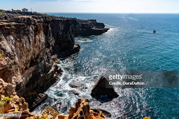 boca do inferno - hell's mouth, coastal scenery of av. rei humberto ii de itália, cascais, portugal - itália 個照片及圖片檔