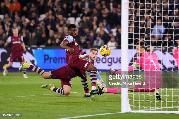 Mohammed Kudus and Jarrod Bowen of West Ham United challenge for ball during the Premier League match between West Ham United and AFC Bournemouth at...