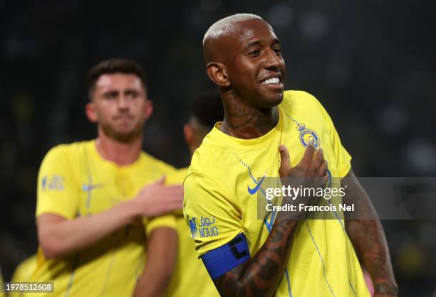 Anderson Talisca of Al-Nassr celebrates with teammates after scoring his team's second goal during the Riyadh Season Cup match between Al-Nassr and...