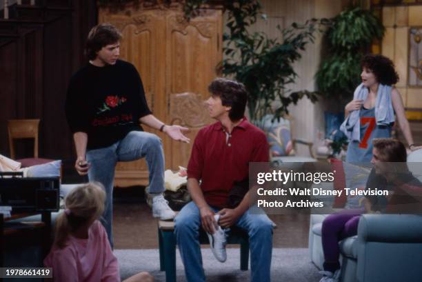 Los Angeles, CA Jerry Levine, Alan Ruck, Hallie Todd, Staci Keanan appearing in the ABC tv series 'Giong Places'.