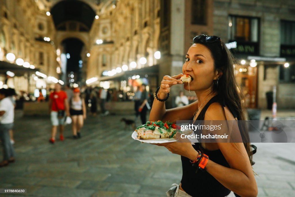 Pizza cut on the go in Milano