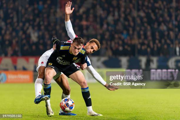 Tommy St Jago of Willem II battles for the ball with Agustin Anello of SC Cambuur during the Dutch Keuken Kampioen Divisie match between Willem II...