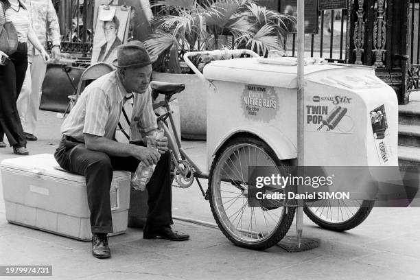 Marchand de glace ambulant à La Nouvelle-Orléans, en avril 1976.