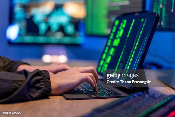 criminal hacking system unsuccessfully - ransomware fotografías e imágenes de stock