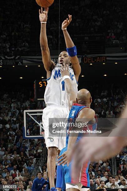 NBA Spain - 1769410GB002_Pistons_Magic ORLANDO, FL - APRIL 25: Tracy McGrady  #1 of the Orlando Magic dunks in Game three of the Eastern Conference  Quarterfinals against the Detroit Pistons during the 2003