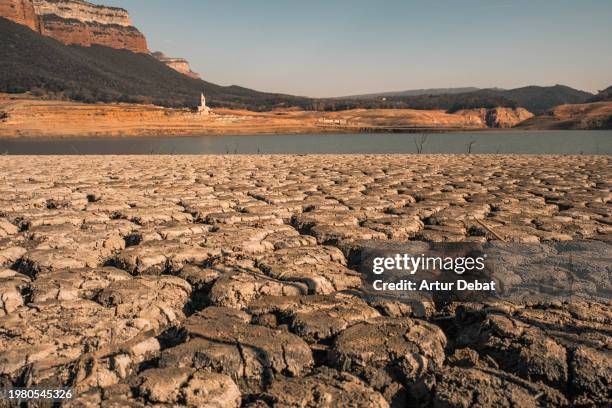 extreme drought in spain with the sau reservoir and barren soil landscape. - seco imagens e fotografias de stock