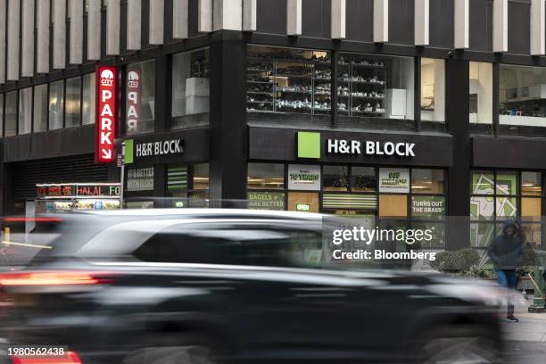 H R Block Services 251 H R Block Office Stock Photos, High-Res Pictures, and Images ...