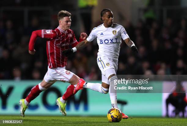 Crysencio Summerville of Leeds United runs with the ball whilst under pressure from George Tanner of Bristol City during the Sky Bet Championship...