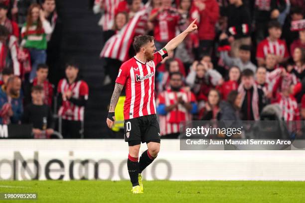 Iker Muniain of Athletic Club celebrates scoring his team's fourth goal during the LaLiga EA Sports match between Athletic Bilbao and RCD Mallorca at...