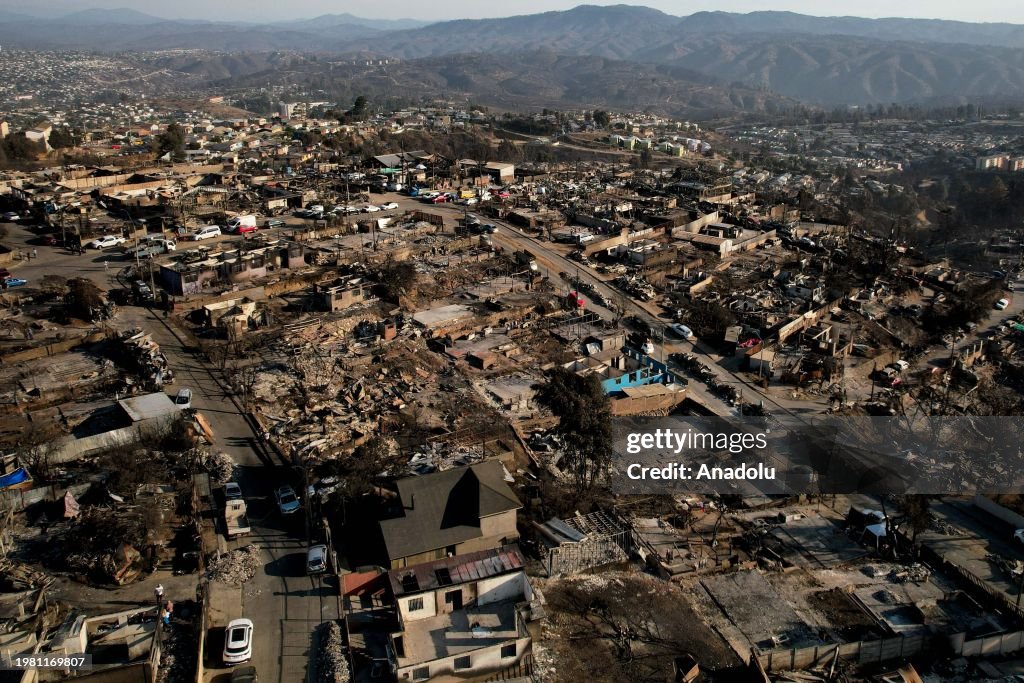 An aerial view of houses destroyed by forest fires in Vina del Mar ...