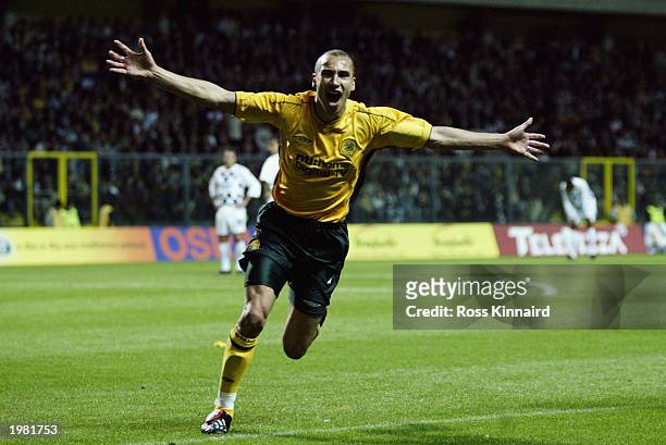 Henrik Larsson of Celtic celebrates scoring during the the UEFA Cup Semi-Final between Boavista FC and Glasgow Celtic held on April 24, 2003 at the...