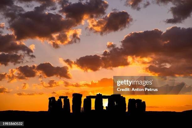 sunset at the stonehenge, united kingdom - standing stone stock pictures, royalty-free photos & images