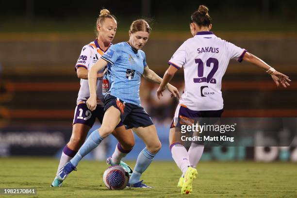 Cortnee Vine of Sydney FC controls the ball during the A-League Women round 15 match between Sydney FC and Perth Glory at Leichhardt Oval, on...