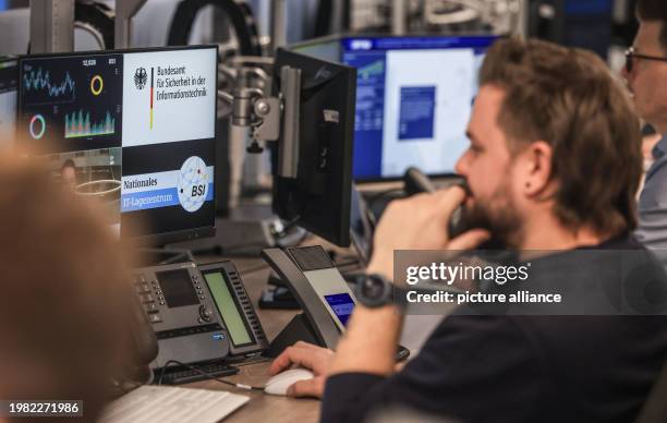 February 2024, North Rhine-Westphalia, Bonn: The new National IT Situation Center at the Federal Office for Information Security . Federal Minister...