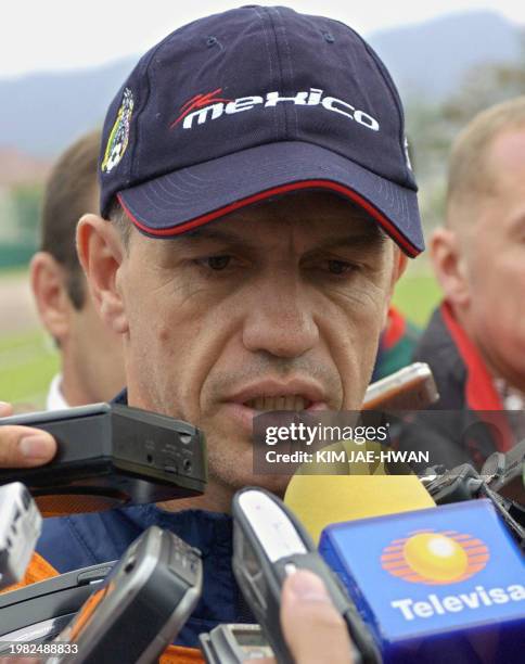 Mexican team head coach Javier Aguirre talks with media at SK training camp in Daejeon, 15 June 2002. Mexicans play against United States in Jeonju...