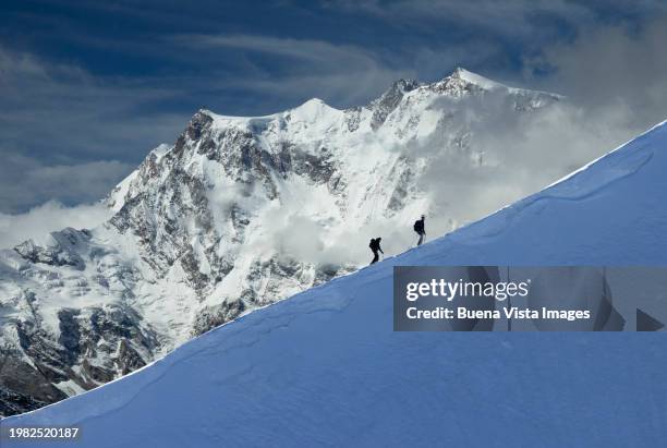 climbers on a snowy slope - mont blanc massif stock pictures, royalty-free photos & images