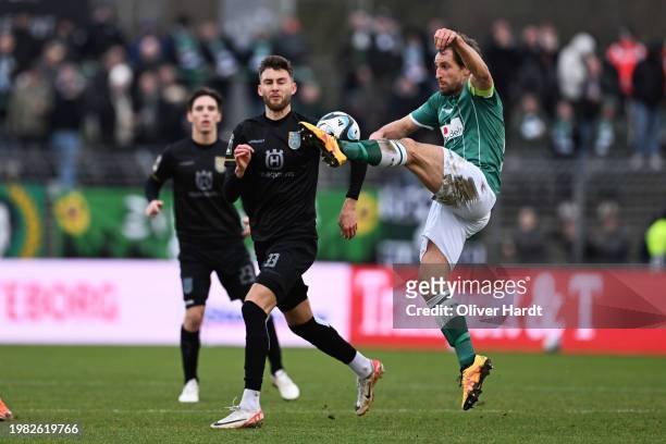 Ulrich Taffertshofer of VfB Lübeck competes for the ball with Felix Higl of SSV Ulm 1846 during the 3. Liga match between VfB Lübeck and SSV Ulm 1846...