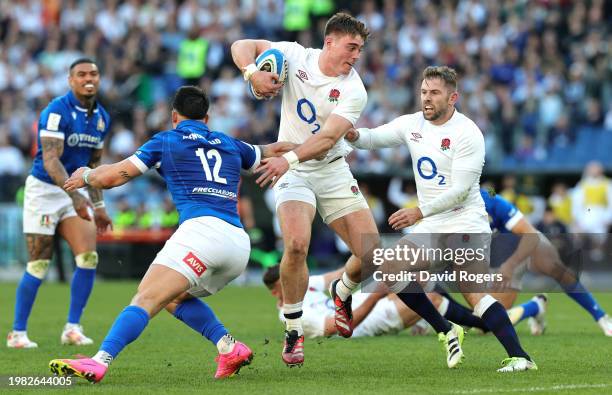 Tommy Freeman of England is challenged by Tommasao Menoncello of Italy during the Guinness Six Nations 2024 match between Italy and England at Stadio...