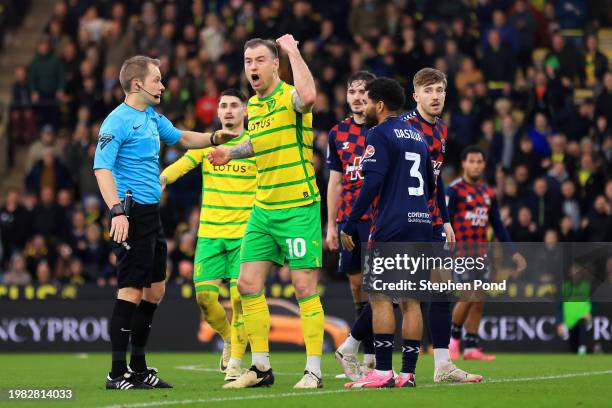 Ashley Barnes of Norwich City appeals to Referee Gavin Ward during the Sky Bet Championship match between Norwich City and Coventry City at Carrow...